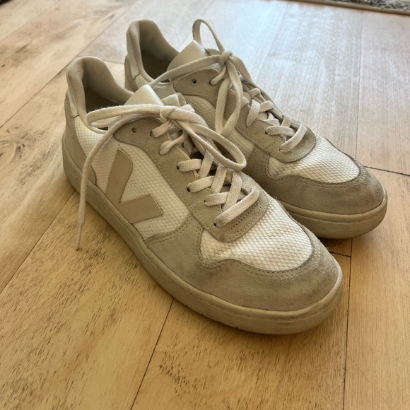 V-10 LEATHER WHITE Women’s 9 Sneaker - Picture 1 of 4